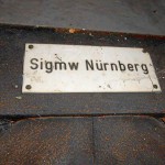 Schild der ehem. Sigmw (= Signalmeisterei mit Werkstätten) Nürnberg (Foto: Fotogruppe »Rätselhaftes Fürth«)